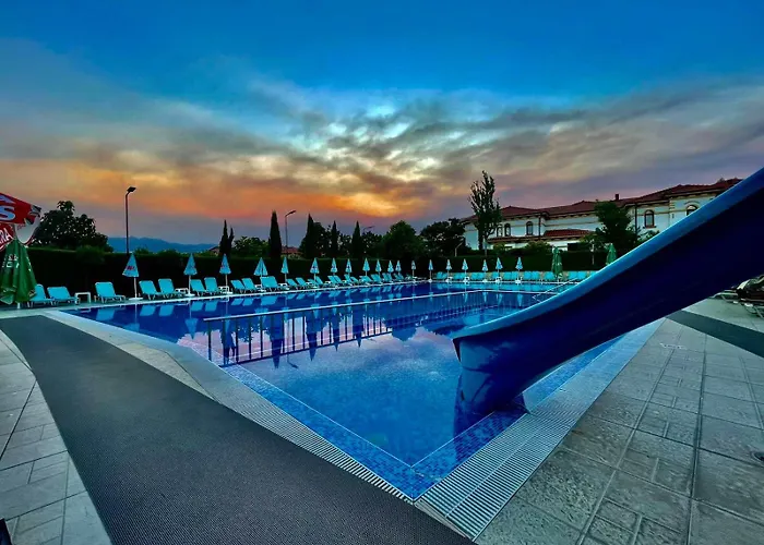 典雅温泉酒店 3*